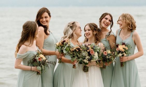 Koszorúslányok Elegáns ruhája: A Kifinomult Választás Mesterfokon